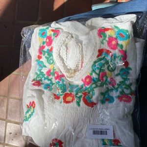 New with Tag: La Flor Buena White Embroidered Top